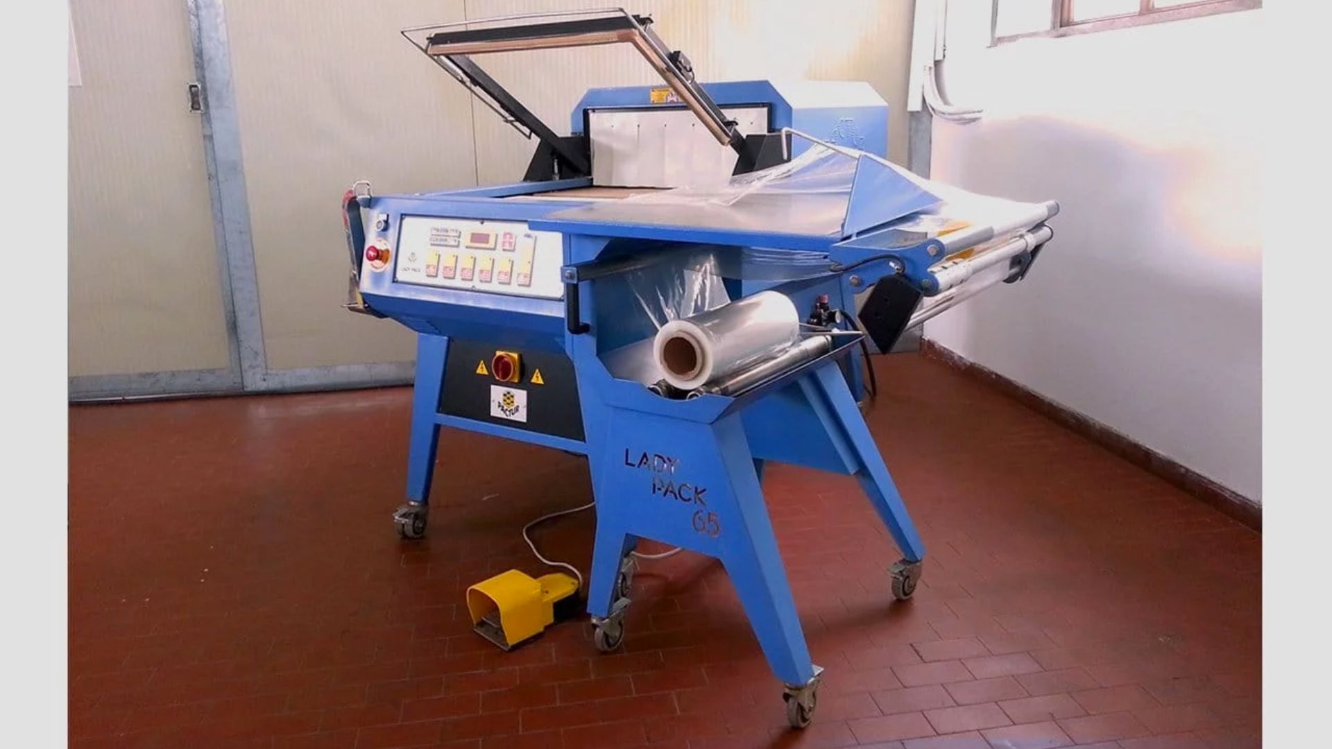 Confezionatrice Termoretraibile semiautomatica Pactur 65A2 Revisionata (2)