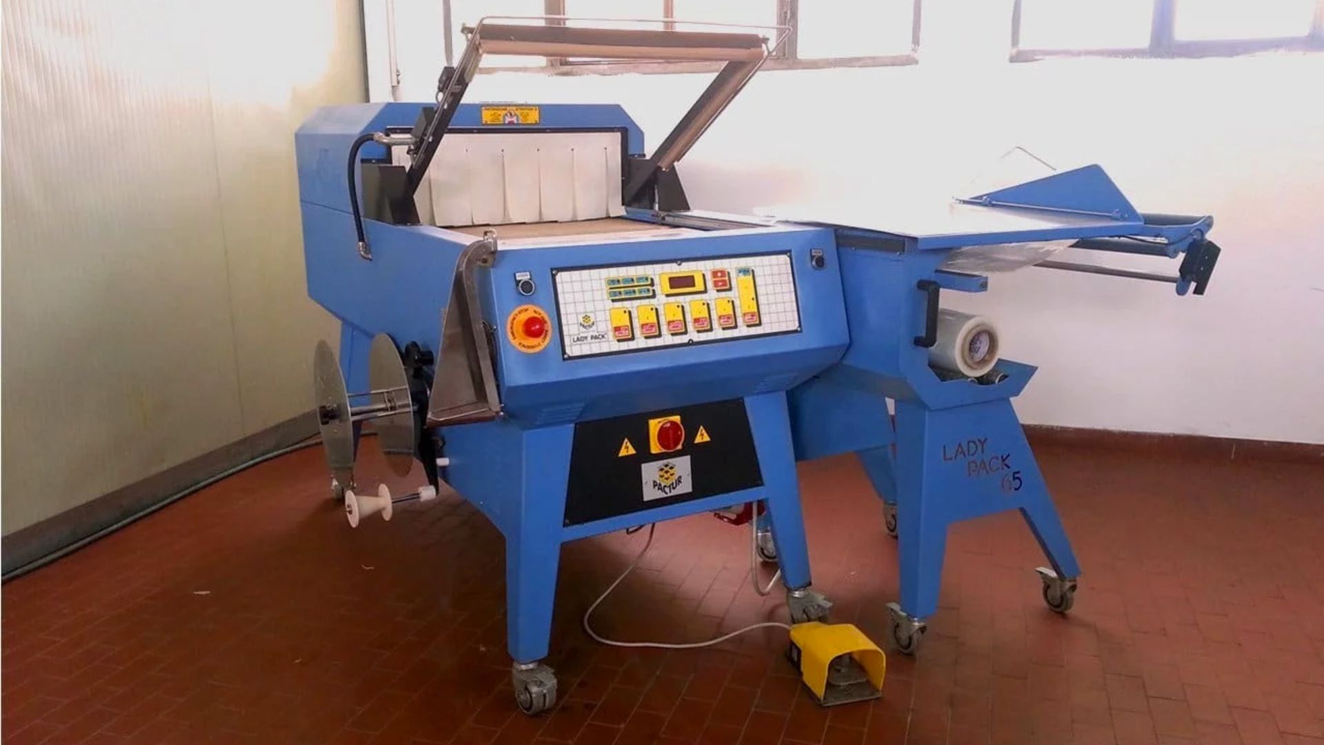 Confezionatrice Termoretraibile semiautomatica Pactur 65A2 Revisionata (3)